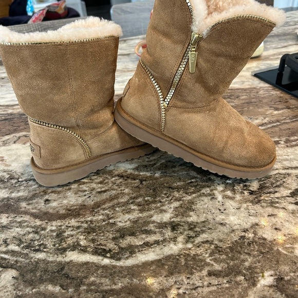 UGG Florence style boots, size 4 (have wear, see photos) - Picture 7 of 9